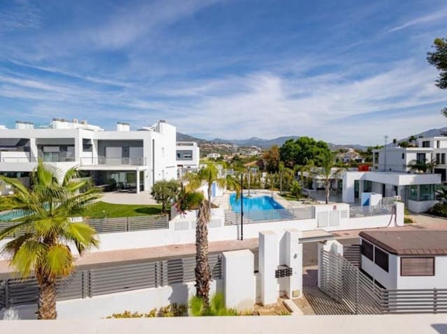 3 soverom Kjedet enebolig til salgs i San Pedro de Alcántara Pueblo, Marbella med svømmebasseng garasje - € 1 150 000 (Ref: 9403170)