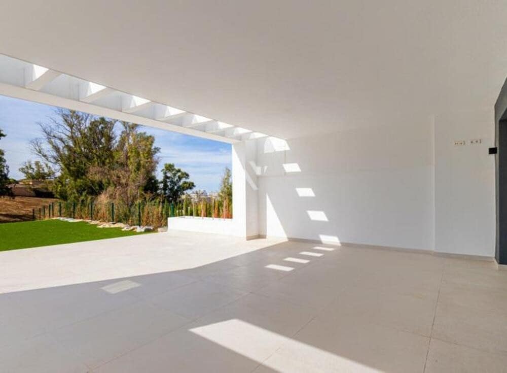 3 soverom Kjedet enebolig til salgs i San Pedro de Alcantara med svømmebasseng garasje - € 1 150 000 (Ref: 9403170)