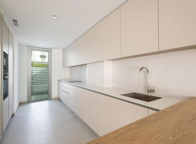 3 soveværelse Semi-Rækkehus til salg i San Pedro de Alcántara Pueblo, Marbella med swimmingpool garage - € 1.150.000 (Ref: 9403170)