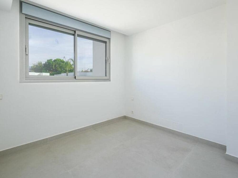 3 soverom Kjedet enebolig til salgs i San Pedro de Alcantara med svømmebasseng garasje - € 1 150 000 (Ref: 9403170)