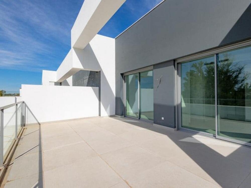 3 soverom Kjedet enebolig til salgs i San Pedro de Alcantara med svømmebasseng garasje - € 1 150 000 (Ref: 9403170)