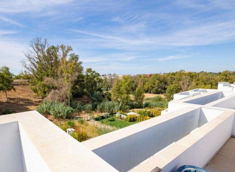 3 soverom Kjedet enebolig til salgs i San Pedro de Alcantara med svømmebasseng garasje - € 1 150 000 (Ref: 9403170)