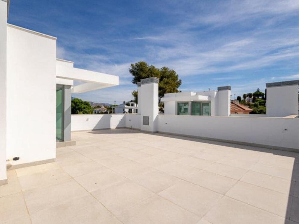 3 soverom Kjedet enebolig til salgs i San Pedro de Alcantara med svømmebasseng garasje - € 1 150 000 (Ref: 9403170)