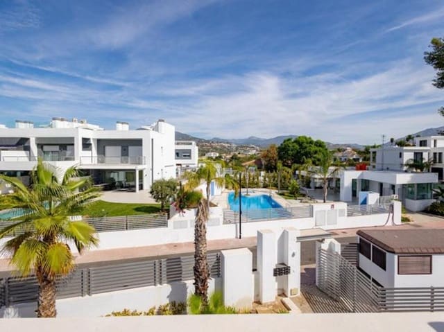 3 soveværelse Semi-Rækkehus til salg i San Pedro de Alcántara Pueblo, Marbella med swimmingpool garage - € 1.150.000 (Ref: 9403170)