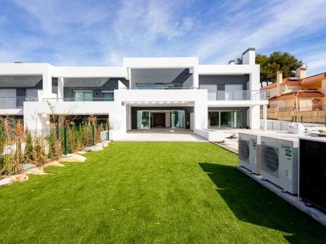 3 soveværelse Semi-Rækkehus til salg i San Pedro de Alcántara Pueblo, Marbella med swimmingpool garage - € 1.150.000 (Ref: 9403170)