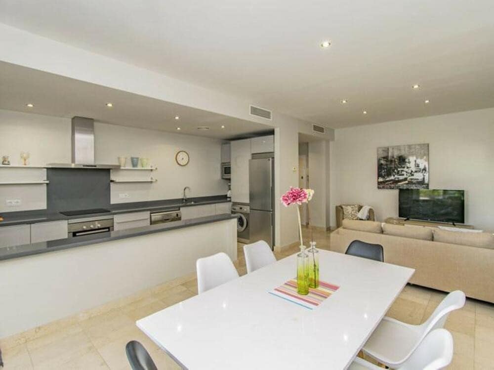 2 soveværelse Lejlighed til salg i Los Flamingos med swimmingpool garage - € 419.000 (Ref: 9403171)