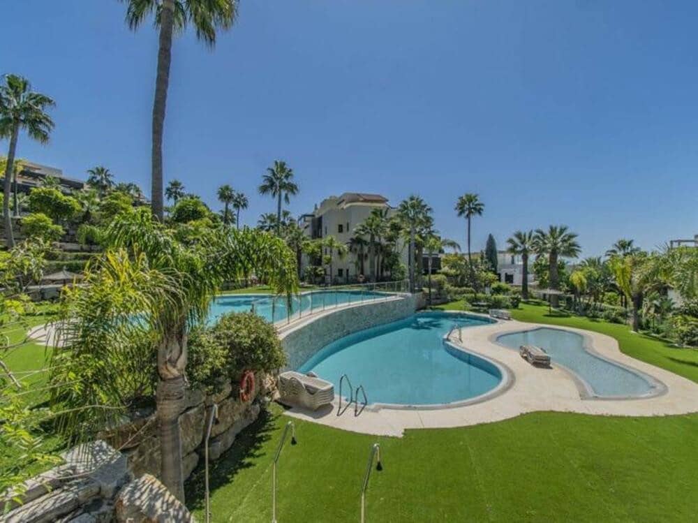 2 soveværelse Lejlighed til salg i Los Flamingos med swimmingpool garage - € 419.000 (Ref: 9403171)