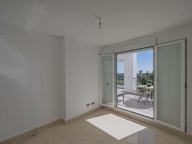 3 quarto Apartamento para venda em Los Arqueros, Benahavís com piscina garagem - 549 000 € (Ref: 9403173)