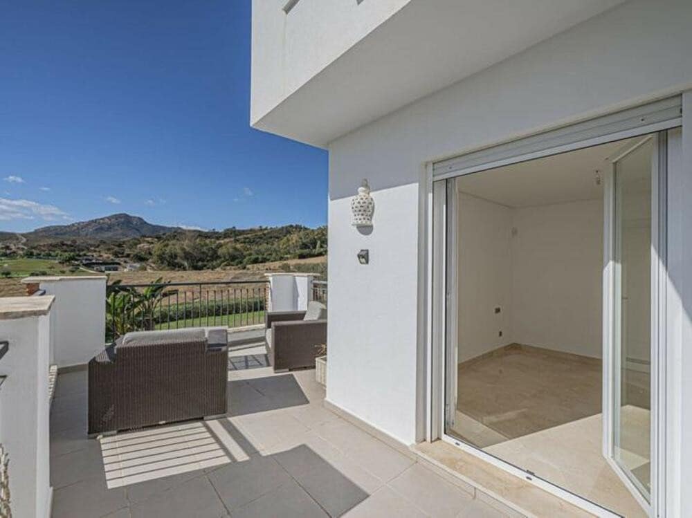 3 slaapkamer Appartement te koop in Los Arqueros met zwembad garage - € 549.000 (Ref: 9403173)