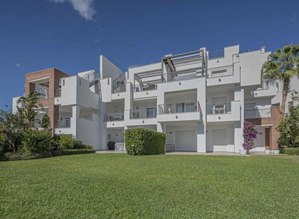 3 slaapkamer Appartement te koop in Los Arqueros met zwembad garage - € 549.000 (Ref: 9403173)