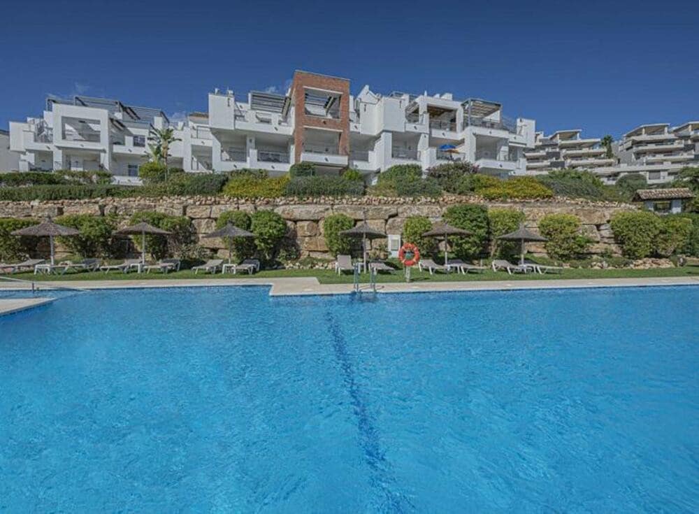 3 slaapkamer Appartement te koop in Los Arqueros met zwembad garage - € 549.000 (Ref: 9403173)