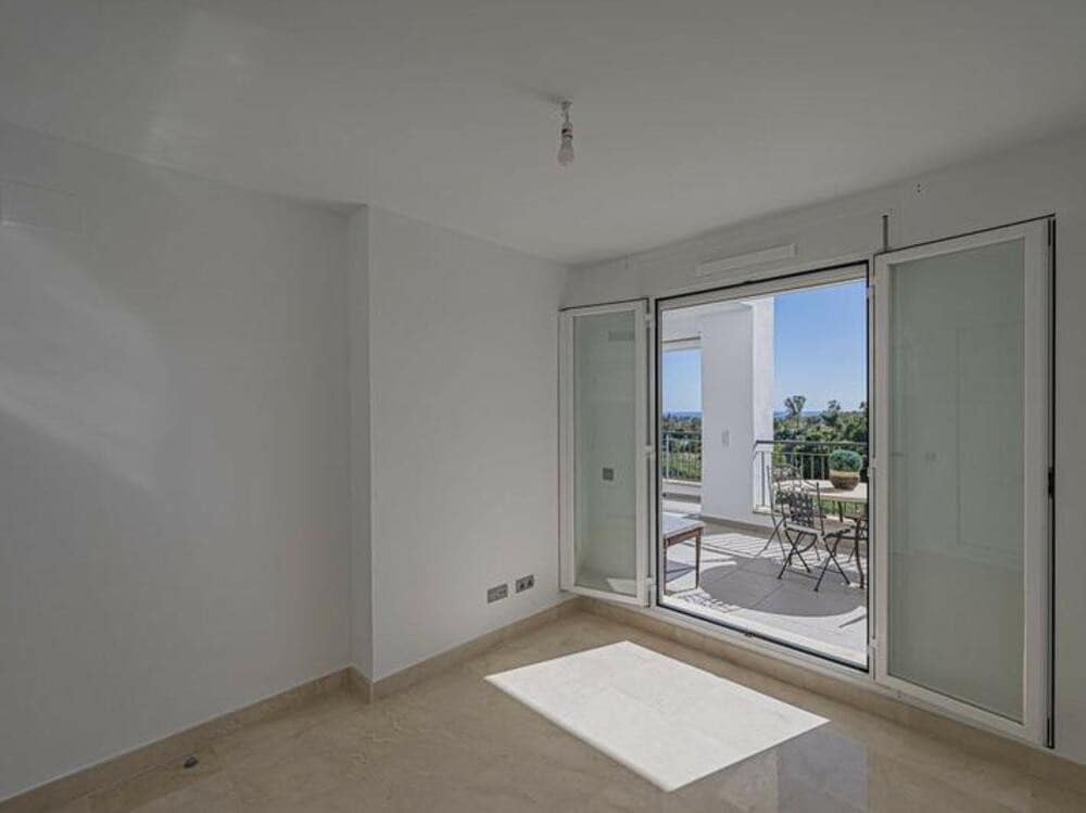 3 slaapkamer Appartement te koop in Los Arqueros met zwembad garage - € 549.000 (Ref: 9403173)