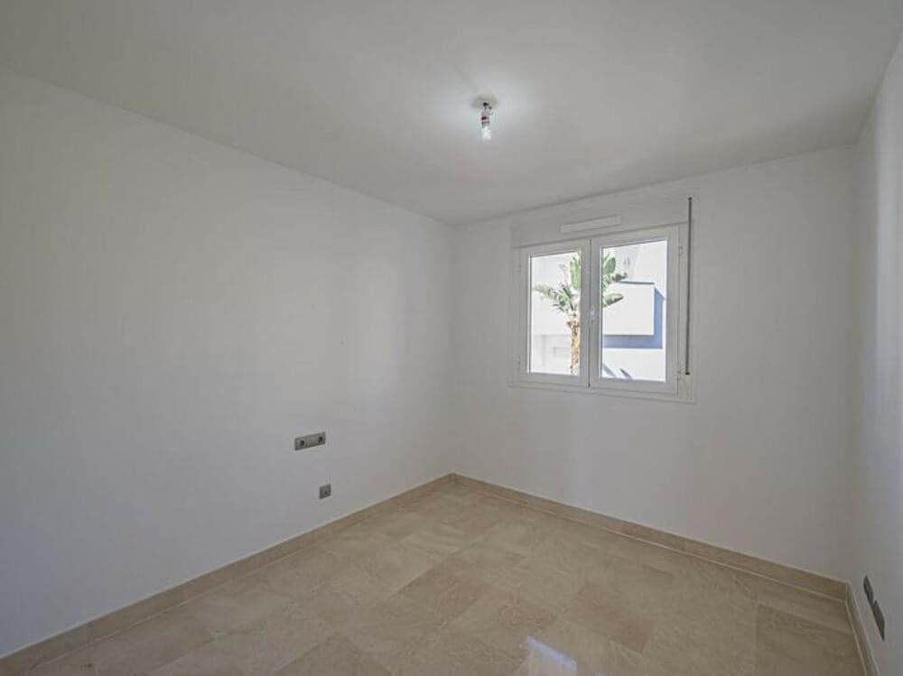 3 slaapkamer Appartement te koop in Los Arqueros met zwembad garage - € 549.000 (Ref: 9403173)