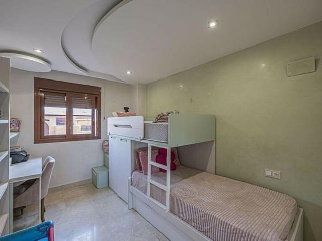 2 quarto Apartamento para venda em Nueva Atalaya, Estepona com piscina garagem - 425 000 € (Ref: 9403174)