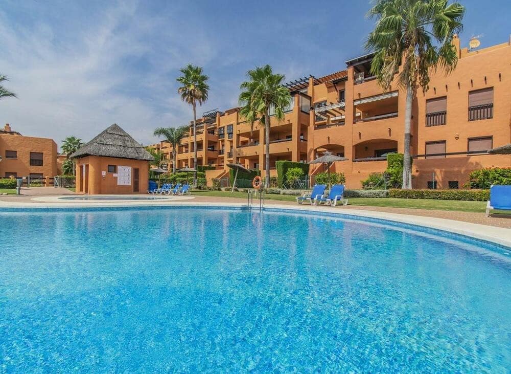 2 quarto Apartamento para venda em Estepona com piscina garagem - 425 000 € (Ref: 9403174)