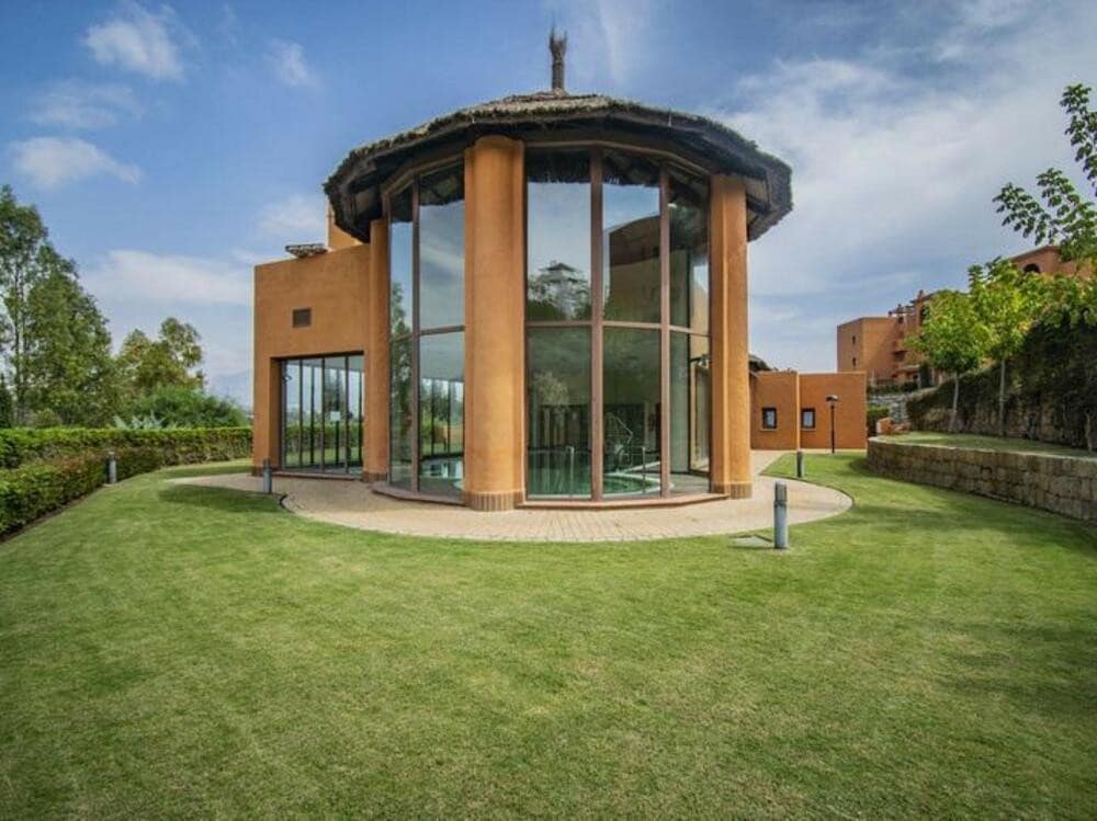 2 quarto Apartamento para venda em Estepona com piscina garagem - 425 000 € (Ref: 9403174)