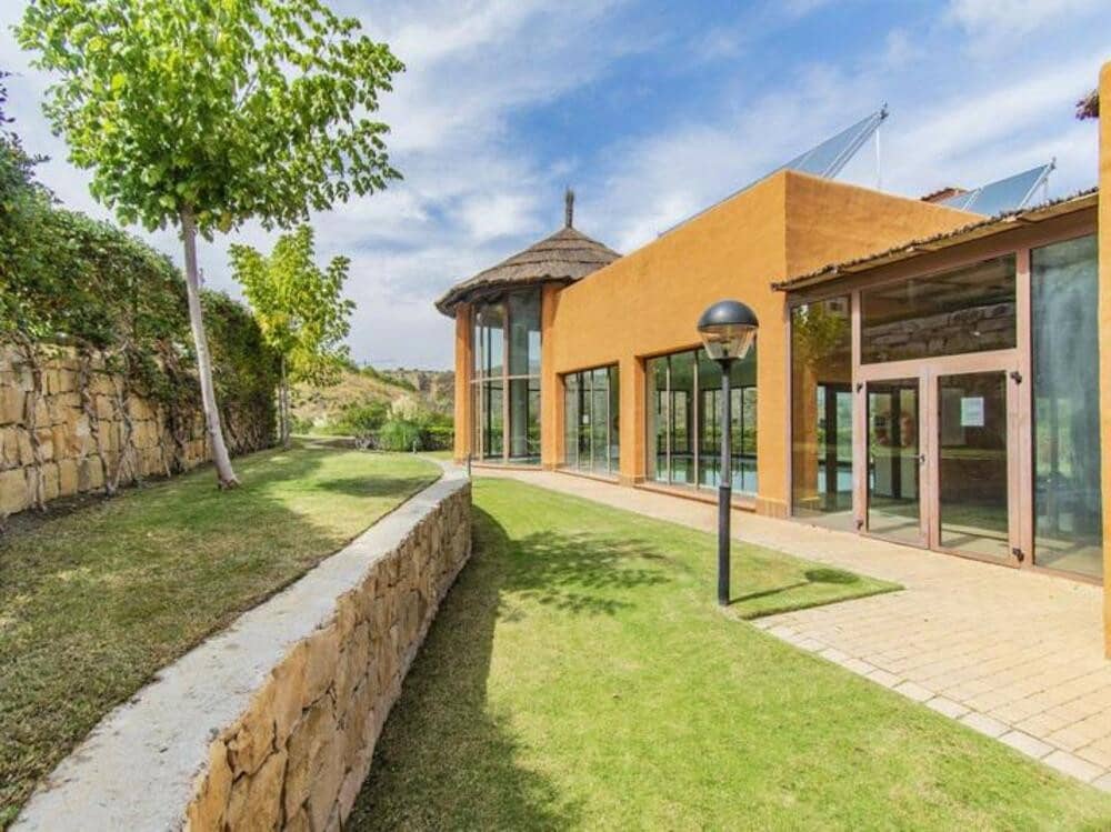 2 quarto Apartamento para venda em Estepona com piscina garagem - 425 000 € (Ref: 9403174)