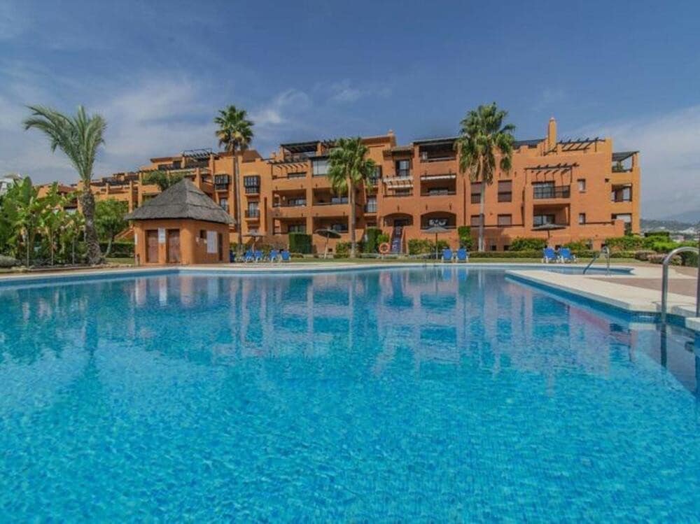 2 quarto Apartamento para venda em Estepona com piscina garagem - 425 000 € (Ref: 9403174)