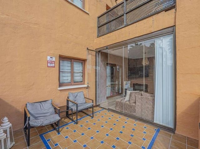 Apartamento de 2 habitaciones en Nueva Atalaya, Estepona en venta con piscina garaje - 425.000 € (Ref: 9403174)