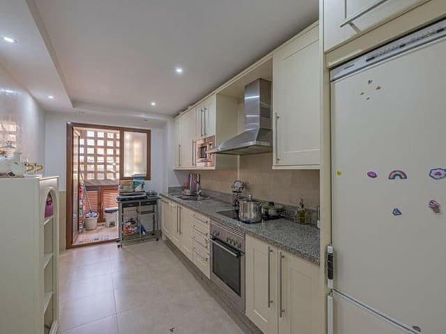 Apartamento de 2 habitaciones en Nueva Atalaya, Estepona en venta con piscina garaje - 425.000 € (Ref: 9403174)