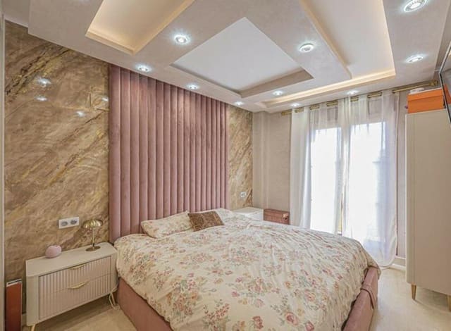 Apartamento de 2 habitaciones en Nueva Atalaya, Estepona en venta con piscina garaje - 425.000 € (Ref: 9403174)