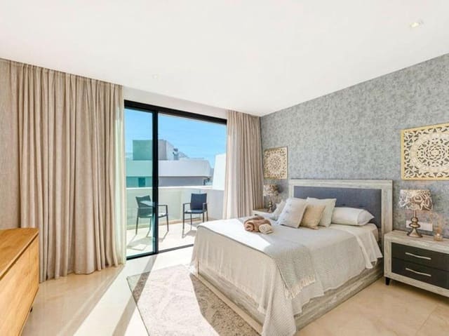 4 quarto Casa em Banda para venda em Mijas Costa, Mijas com piscina garagem - 1 215 000 € (Ref: 9403175)