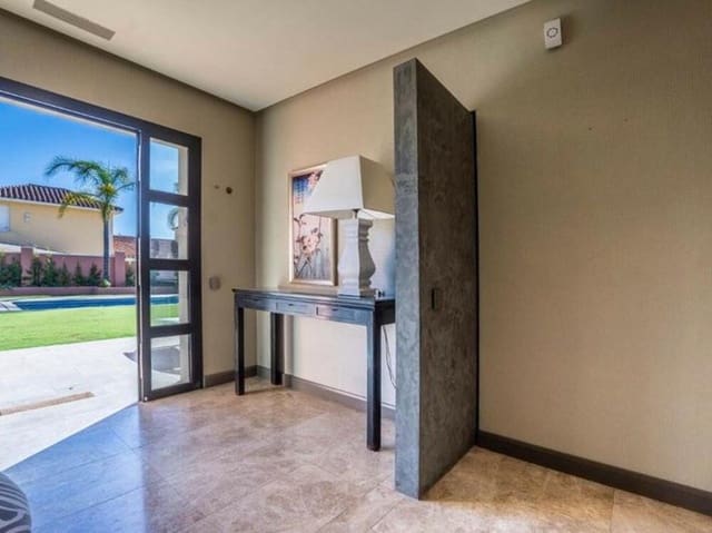 3 Zimmer Villa zu vermieten in Atalaya-Isdabe, Estepona mit Pool Garage - 8.000 € (Ref: 9403281)