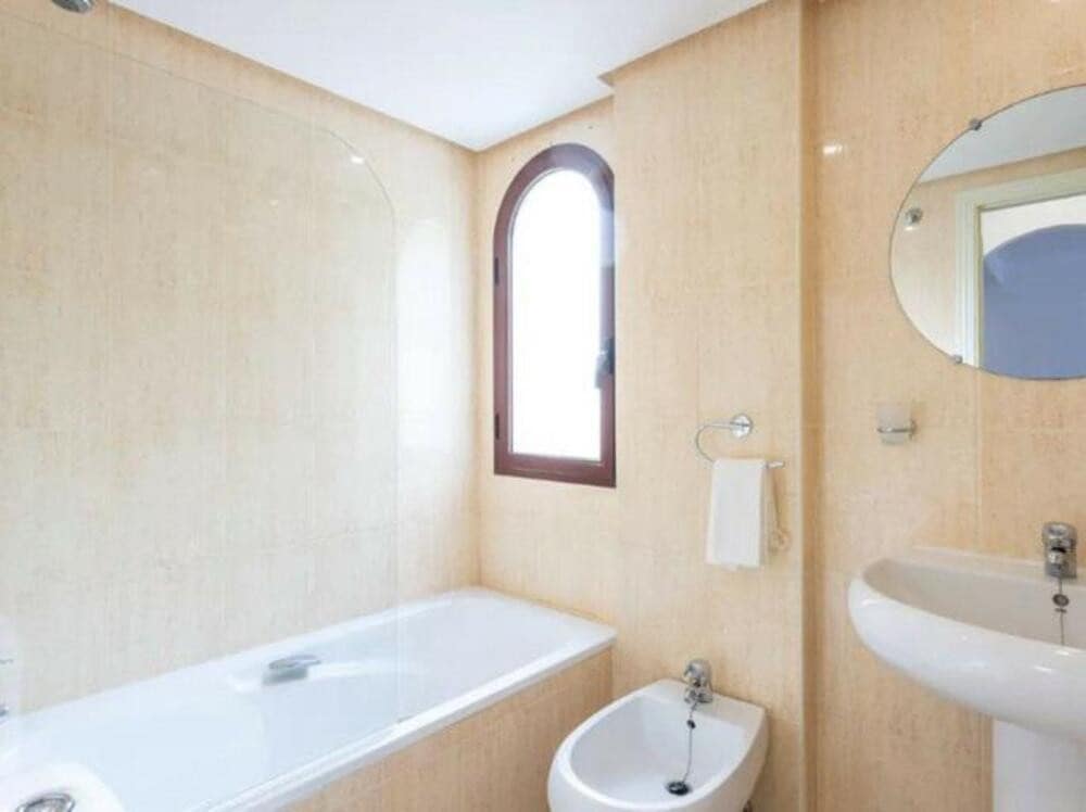 2 soveværelse Lejlighed til leje i Marbella med swimmingpool garage - € 1.750 (Ref: 9406078)