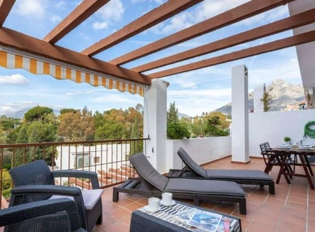 2 soveværelse Lejlighed til leje i Lomas De Marbella, Marbella med swimmingpool garage - € 1.750 (Ref: 9406078)