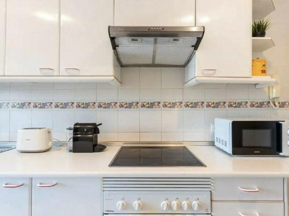 2 soveværelse Lejlighed til leje i Marbella med swimmingpool garage - € 1.750 (Ref: 9406078)