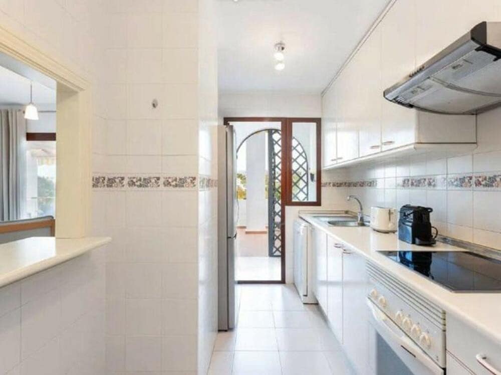 2 soveværelse Lejlighed til leje i Marbella med swimmingpool garage - € 1.750 (Ref: 9406078)