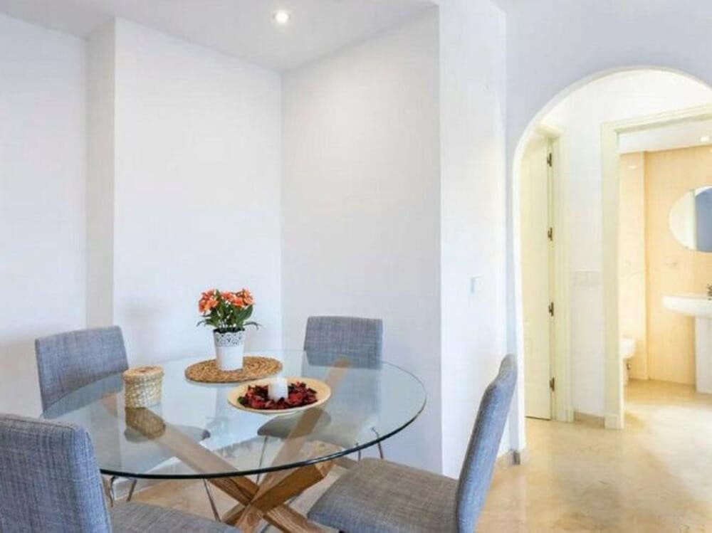 2 soveværelse Lejlighed til leje i Marbella med swimmingpool garage - € 1.750 (Ref: 9406078)