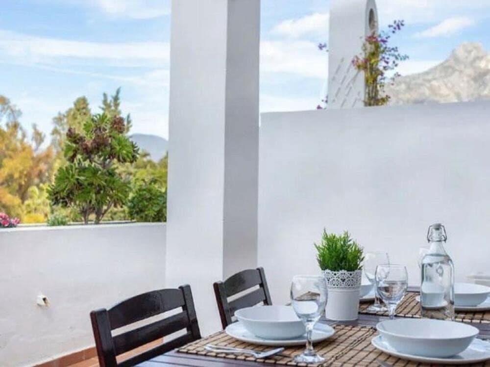 2 soveværelse Lejlighed til leje i Marbella med swimmingpool garage - € 1.750 (Ref: 9406078)