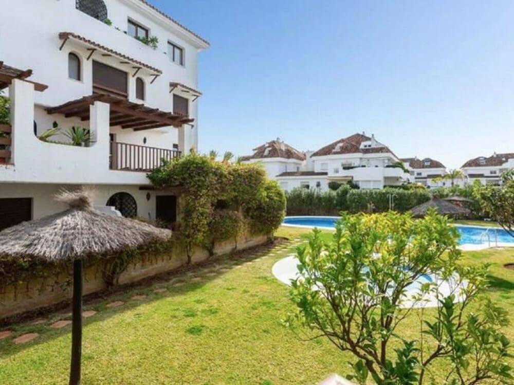 2 soveværelse Lejlighed til leje i Marbella med swimmingpool garage - € 1.750 (Ref: 9406078)