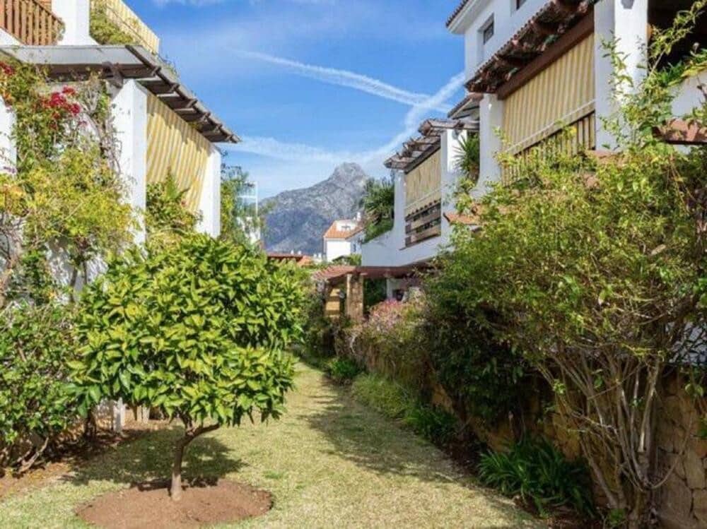 2 soveværelse Lejlighed til leje i Marbella med swimmingpool garage - € 1.750 (Ref: 9406078)