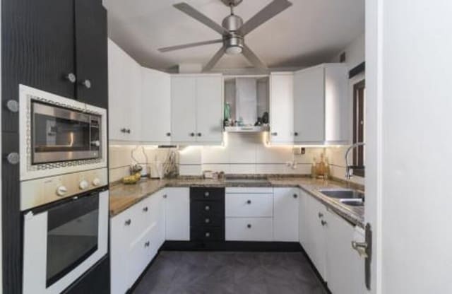 4 chambre Villa/Maison à vendre à El Rosario, Marbella avec piscine - 1 200 000 € (Ref: 9406079)