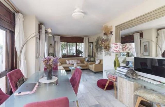 4 soveværelse Villa til salg i El Rosario, Marbella med swimmingpool - € 1.200.000 (Ref: 9406079)