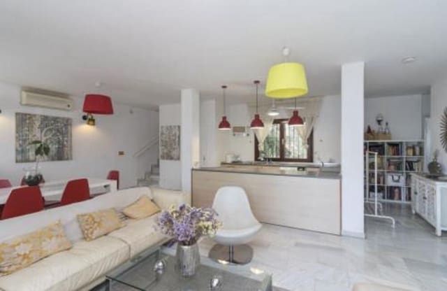 4 soveværelse Villa til salg i El Rosario, Marbella med swimmingpool - € 1.200.000 (Ref: 9406079)