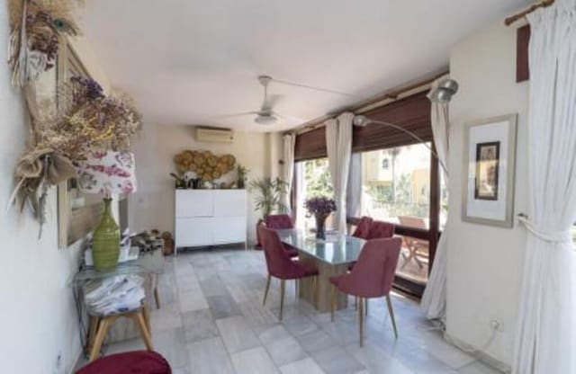 4 soveværelse Villa til salg i El Rosario, Marbella med swimmingpool - € 1.200.000 (Ref: 9406079)