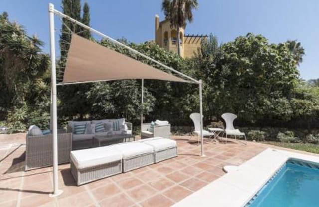 4 soveværelse Villa til salg i El Rosario, Marbella med swimmingpool - € 1.200.000 (Ref: 9406079)