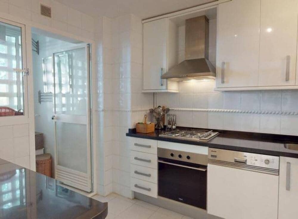 3 slaapkamer Appartement te koop in Guadalmina met zwembad - € 550.000 (Ref: 9406080)