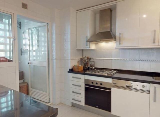 3 slaapkamer Appartement te koop in Guadalmina Baja, Marbella met zwembad - € 550.000 (Ref: 9406080)