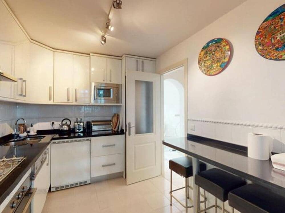 3 slaapkamer Appartement te koop in Guadalmina met zwembad - € 550.000 (Ref: 9406080)