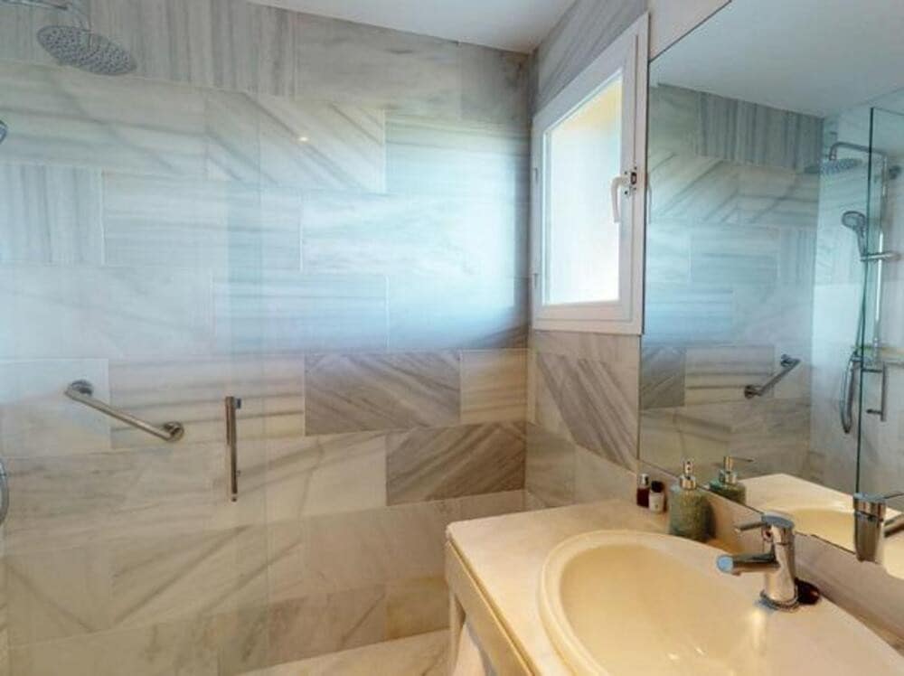 3 slaapkamer Appartement te koop in Guadalmina met zwembad - € 550.000 (Ref: 9406080)