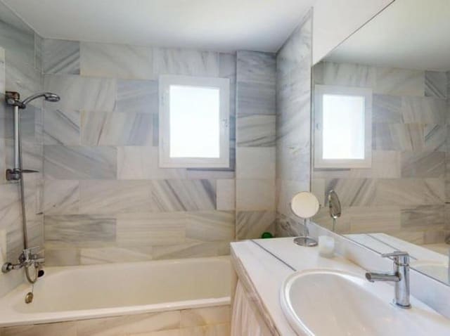 3 slaapkamer Appartement te koop in Guadalmina Baja, Marbella met zwembad - € 550.000 (Ref: 9406080)