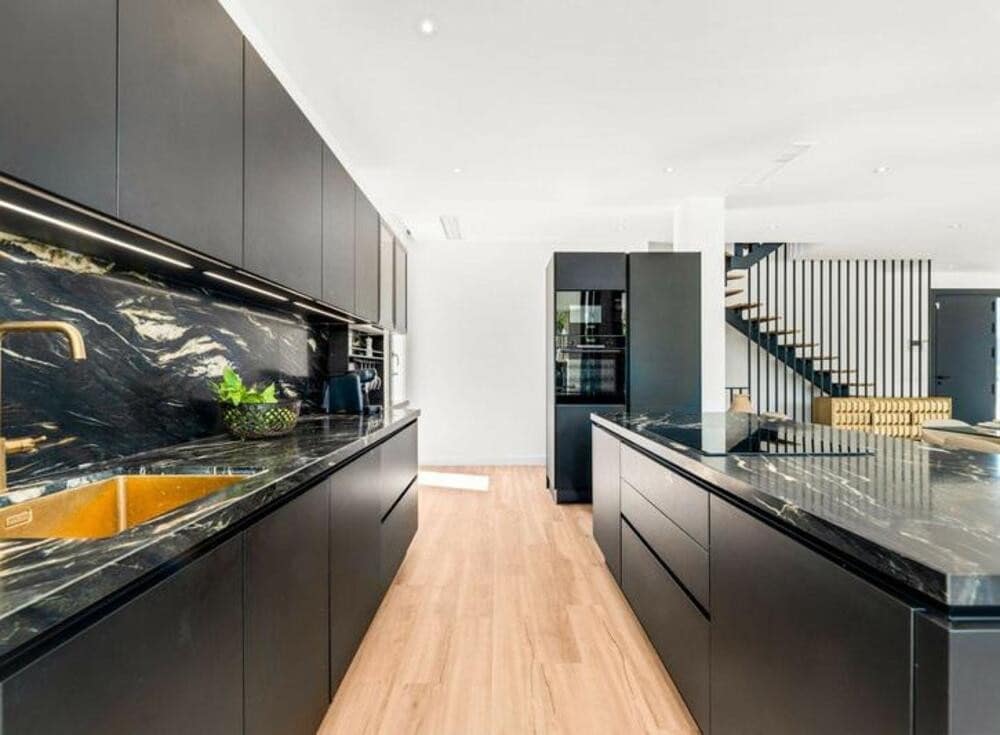 5 slaapkamer Villa te koop in San Pedro de Alcantara met zwembad garage - € 2.950.000 (Ref: 9406081)