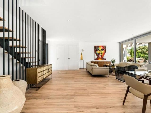 5 sypialnia Willa na sprzedaż w San Pedro de Alcántara Pueblo, Marbella z basenem garażem - 2 950 000 € (Ref: 9406081)