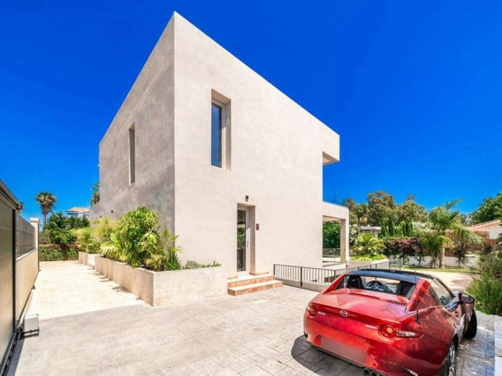 5 slaapkamer Villa te koop in San Pedro de Alcantara met zwembad garage - € 2.950.000 (Ref: 9406081)