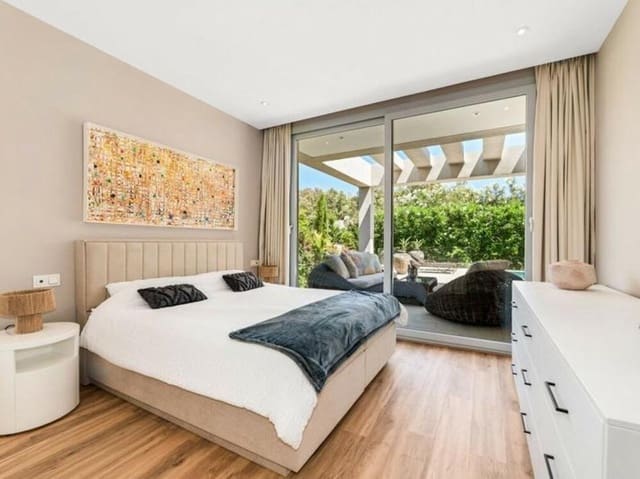 5 makuuhuone Huvila myytävänä paikassa San Pedro de Alcántara Pueblo, Marbella mukana uima-altaan 
autotalli - 2 950 000 € (Ref: 9406081)