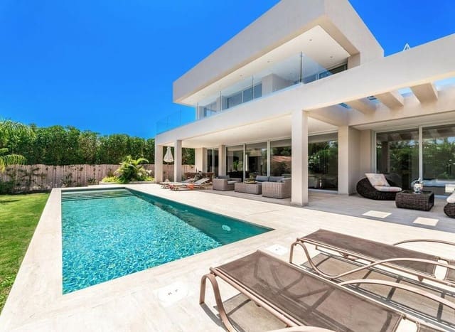 5 makuuhuone Huvila myytävänä paikassa San Pedro de Alcántara Pueblo, Marbella mukana uima-altaan 
autotalli - 2 950 000 € (Ref: 9406081)